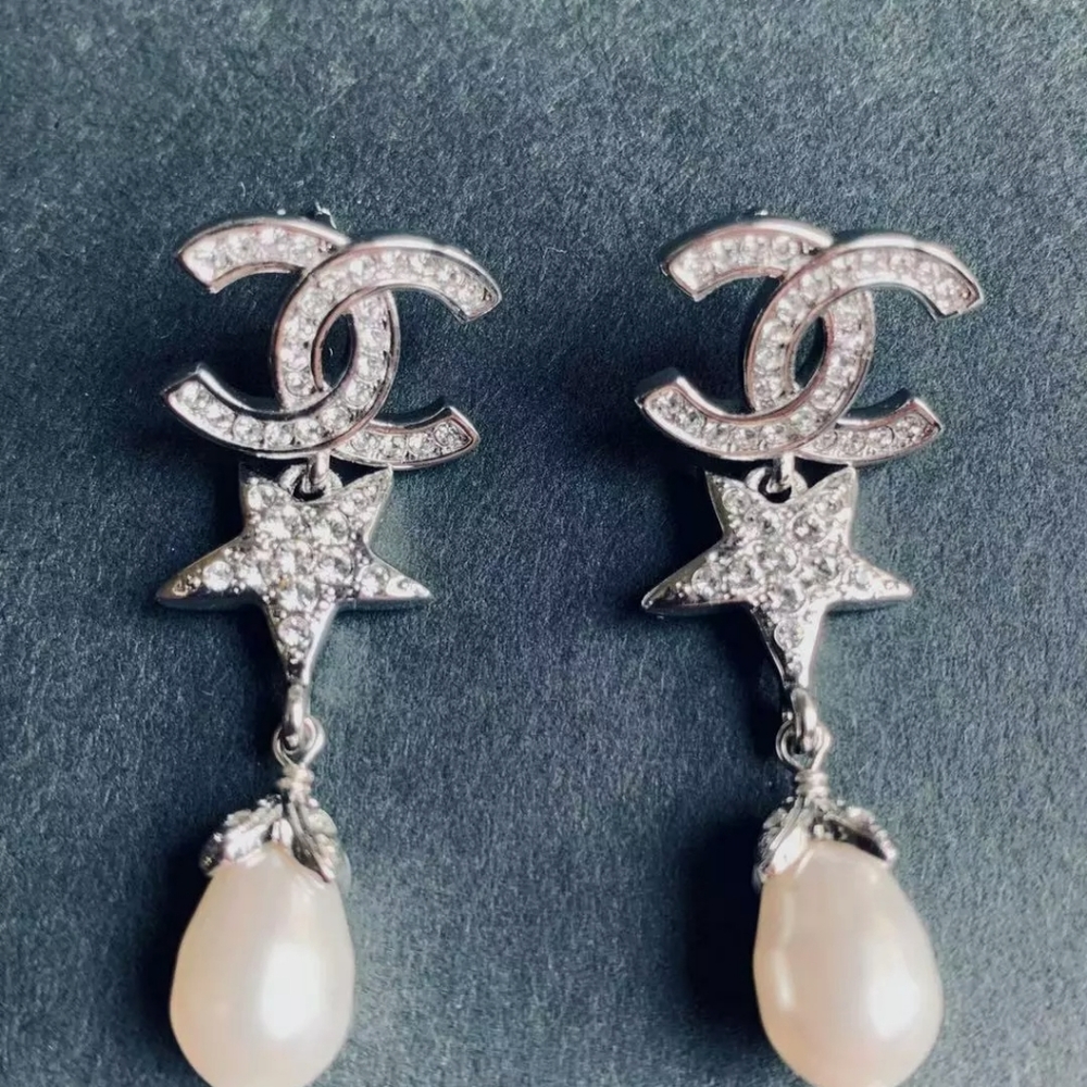 Authentic Chanel Silver Tone Crystal Pearl earring